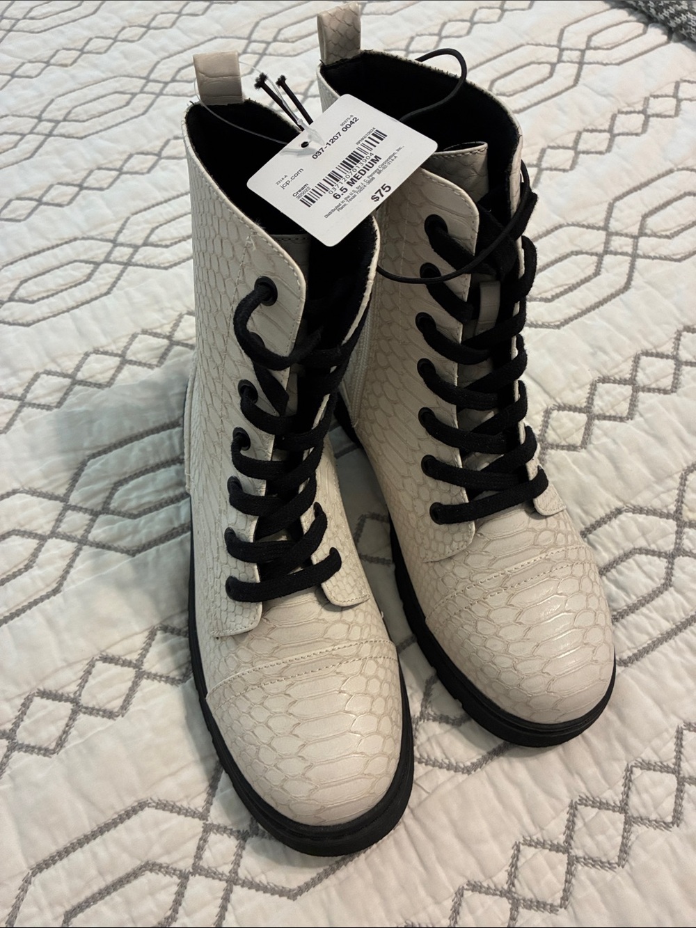 NWT!! Arizona Jean Company Cream Faux-Snake Lace-Up Boots with Black Laces